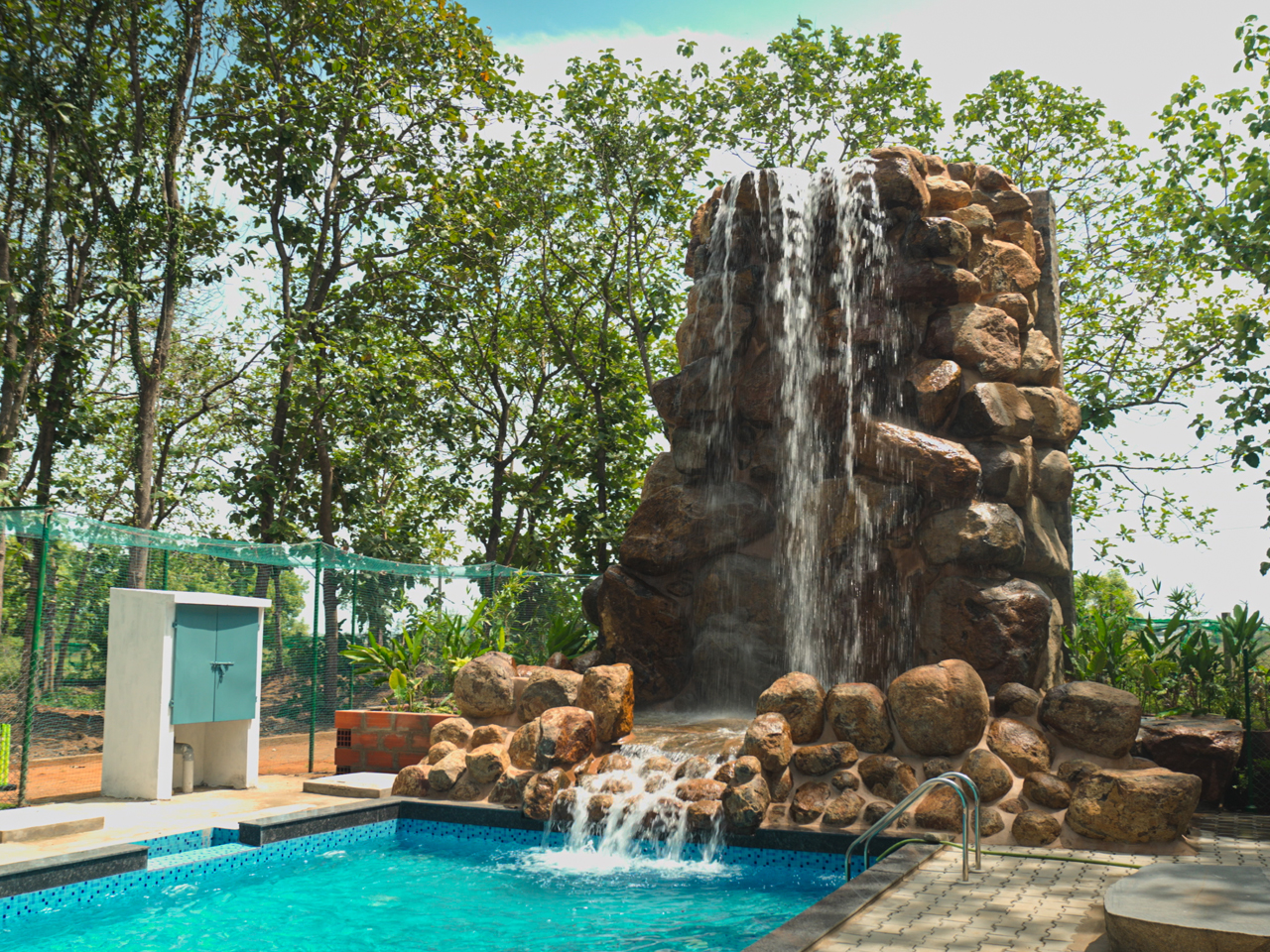 River Garden Sit-Out Areas – Open Views, Fresh Air & Green Surroundings